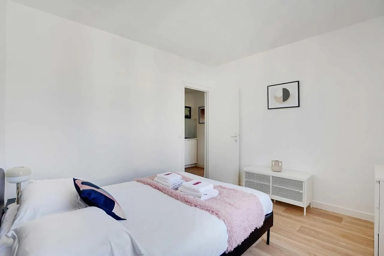 פריז Modern Apartment - 2Br-4P - Sacre-Coeur 0*,